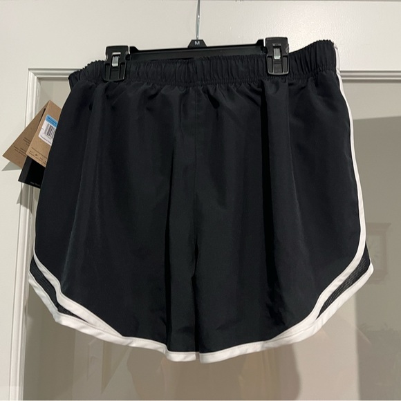 WOMENS NIKE DRI FIT RUNNING SHORTS SIZE MEDIUM IN BLACK/WHITE NWT! - Picture 5 of 5